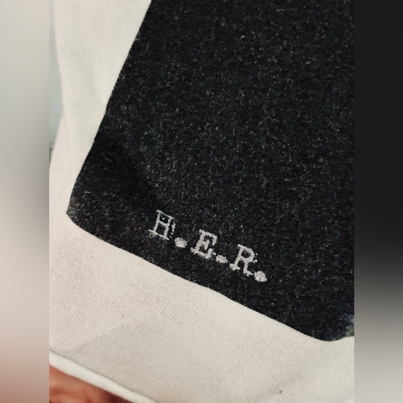 H.E.R cropped white concert t-shirt - Picture 2 of 5